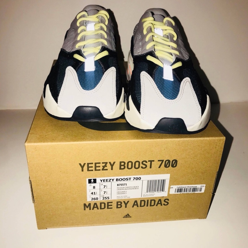 Yeezy Boost 700 - Picture 2 of 4